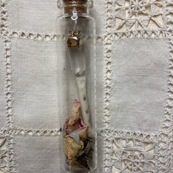 Glass curiosity jars holding beautiful ephemera - Picture 11 of 14